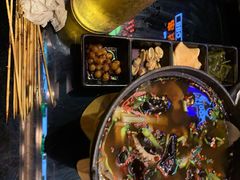 -何师烧烤·香辣蟹·川菜·30年老品牌(太古里旗舰店)