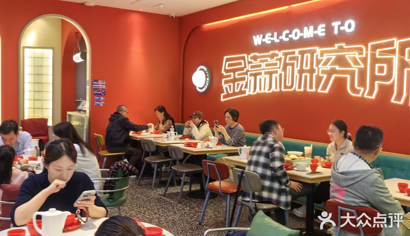 姜育恒演唱会前夕的避风塘觅食