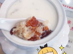 冰糖雪耳桃胶奶-广信牛奶甜品世家(台东店)