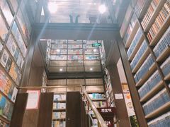 -钟书阁(群光广场店)