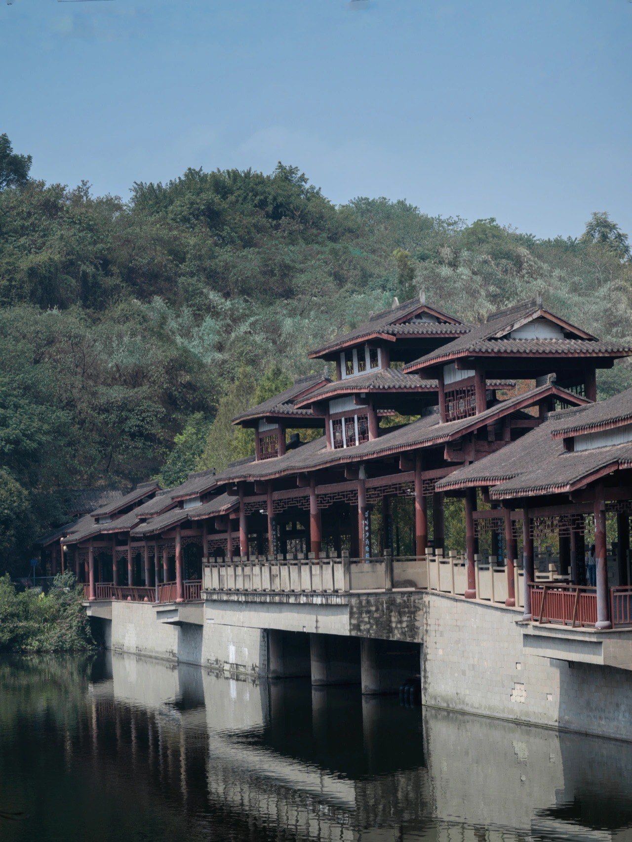 重庆彩云湖湿地公园位于重庆市南岸区,是一处集自然生态,文化历史和