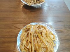 -牡丹广场薛栓子擀面皮大王