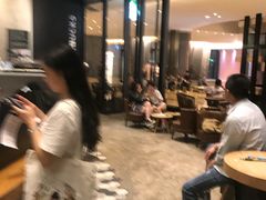 等位区-星巴克(成都太古里二店)