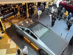 -TESLA 特斯拉(上海太古汇体验店)