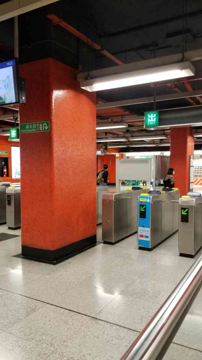 屯门-西铁站-"屯门站是四通八达的可以到b出口连接轻铁.