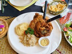 德式烤猪肘配酸菜土豆泥-申德勒加油站西餐厅(太仓店)