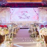 星与月，你与我，都被匿藏在这片温柔的香槟色中。