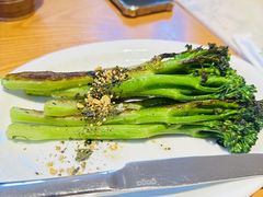 烤甜杆西兰苔配香松碎-gaga(南京德基广场店)