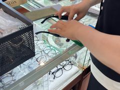 -上海网星眼镜批发·蔡司依视路官方授权(三叶眼镜城店)