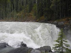 -阿萨巴斯卡瀑布观景点