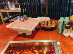 -二荆条·蜀鲜汇城市森林火锅