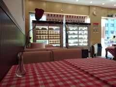 -红宝石·鲜奶小方·海派西点房(南丹店)
