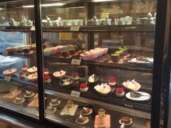 面包甜点陈列柜-芭菲盛宴·环球美食(解放碑英利国际店)