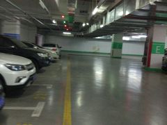 -新世界新丸中心-地下停车场