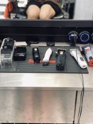 -Devilhands Barbershop男士理容店