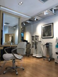 大厅-简法造型·品牌形象店