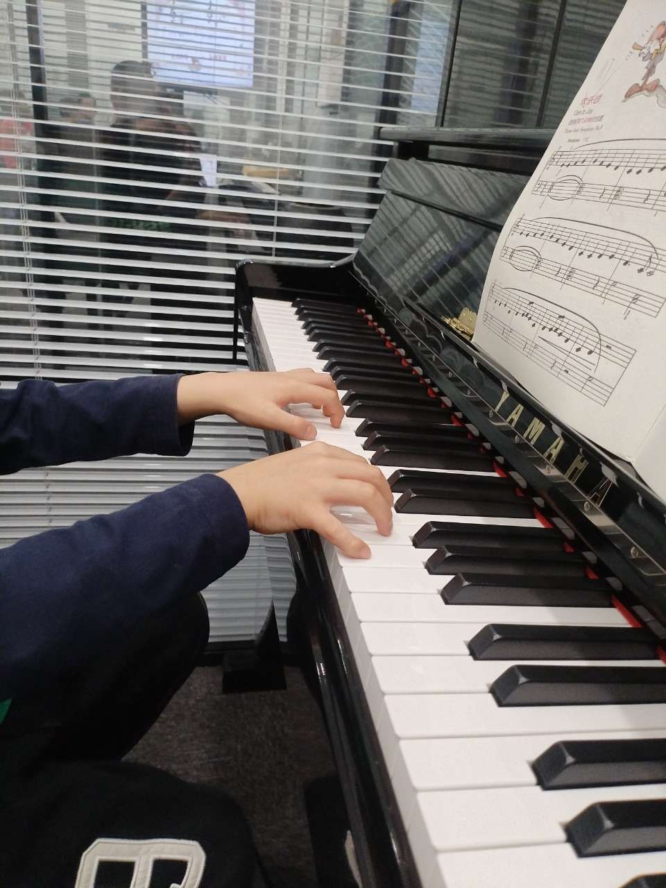 学习钢琴最基本的就是要有一个好的手型!