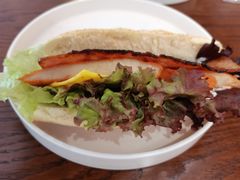 鸡排培根三明治-Miss Q Family甜品·蛋糕·法甜咖啡