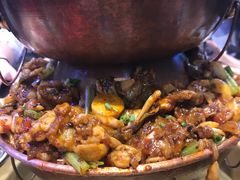 -沪小二炭火蛙锅(淮海中路美食不夜城店)