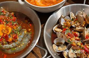 MAMA Tom Yum Seafood Noodles