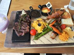 -Mark&Mars Restaurant