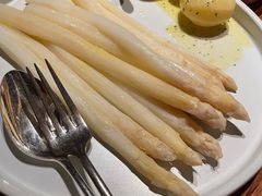 香扒白芦笋-非常时髦餐厅VUE Restaurant(外滩茂悦大酒店)