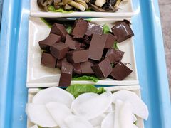 鲜嫩羊血-墨脱石锅椰子鸡•海鲜糟粕醋(榆亚路店)