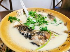 砂锅鱼头-75幢私房菜馆