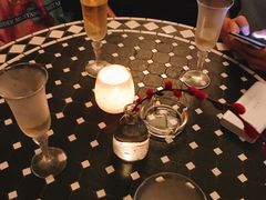 -Noir. Dining in the Dark