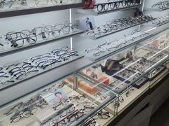 -美式眼镜·授权蔡司.依视路.尼康.豪雅.明月(南翔印象城店)