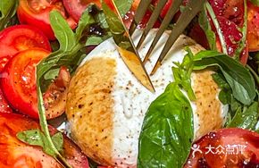 Italian Burrata Salad