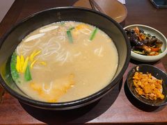 -银米·云南传统过桥米线(双廊黑金冠店)