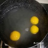 【做法步骤】1、南瓜去皮上锅蒸熟