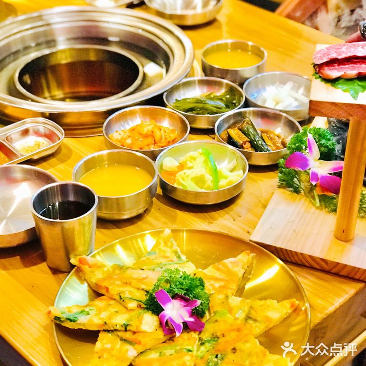 🍋网红探店｜品12层旋转阶梯烤肉，赏大鱼海棠