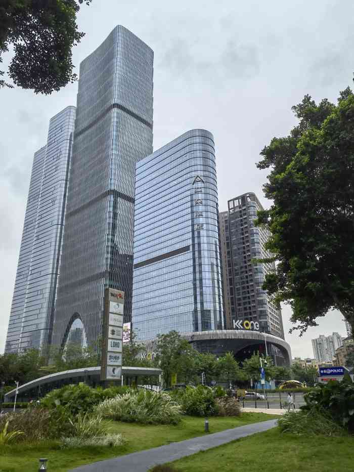 深圳滨河时代亚朵s酒店-"位置 就在地铁站旁边,去那里都方便.