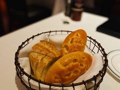 餐前包-Wolfgang’s Steakhouse 沃夫冈牛排馆(上海白玉兰广场店)