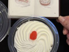 -红宝石·鲜奶小方·海派西点房(南丹店)