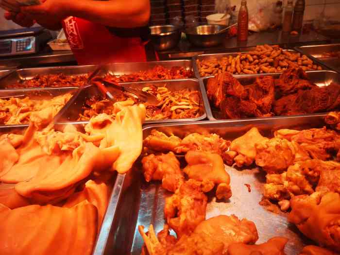 正宗烧烤卤菜店-"位于曹张菜场门口,一家卤菜店,平时生意还.