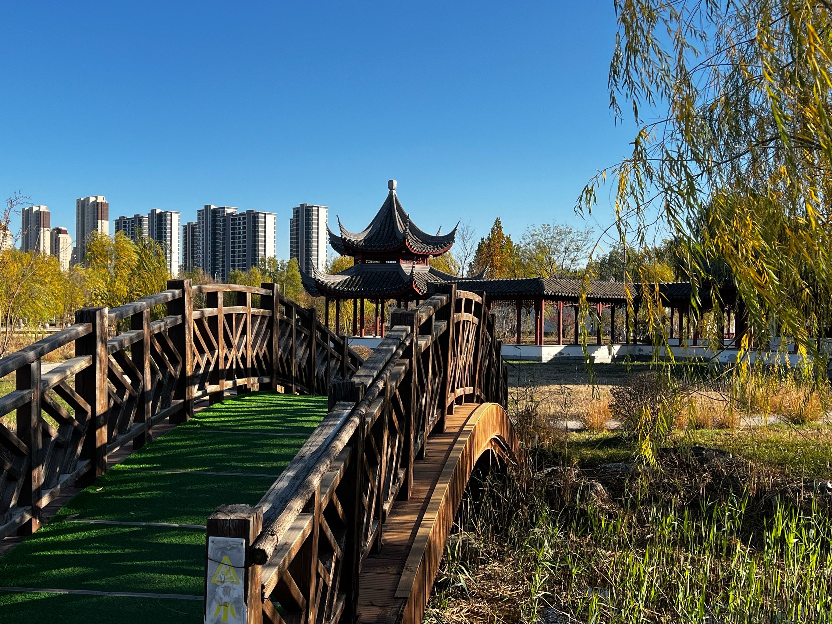 水西公园景致优美,兼具自然与人文之韵.园