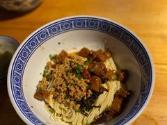 辣肉面-沪西老弄堂面馆(定西路店)