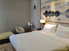 -潮漫酒店(北京通州环球度假区临河里地铁站店)