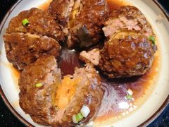 鸭蛋黄狮子头-梅飞酒家(名辉豪庭店)