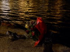 -多瑙河畔鞋履雕塑