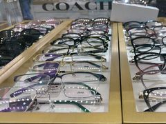 -美式眼镜·授权蔡司.依视路.尼康.豪雅.明月(人民广场店)