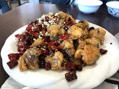 辣子鸡-金卯白肉罩火烧
