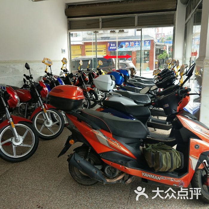 豪爵摩托车专卖店