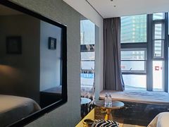 -万泊酒店(长沙五一广场国金中心店)