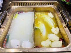 -东巴婆婆云南鱼豆花火锅(大东门店)