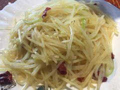 酸辣土豆丝-满堂春特色餐馆