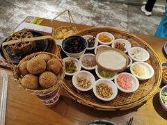 -包整·丝娃娃(一览甲秀楼风景店)